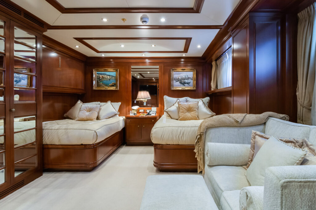 Apogee Yacht for Charter