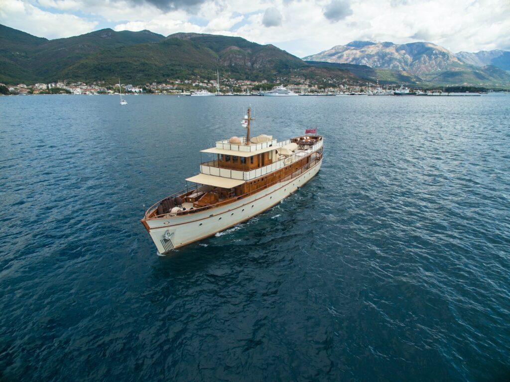 M/Y Over the rainbow Yacht Charter