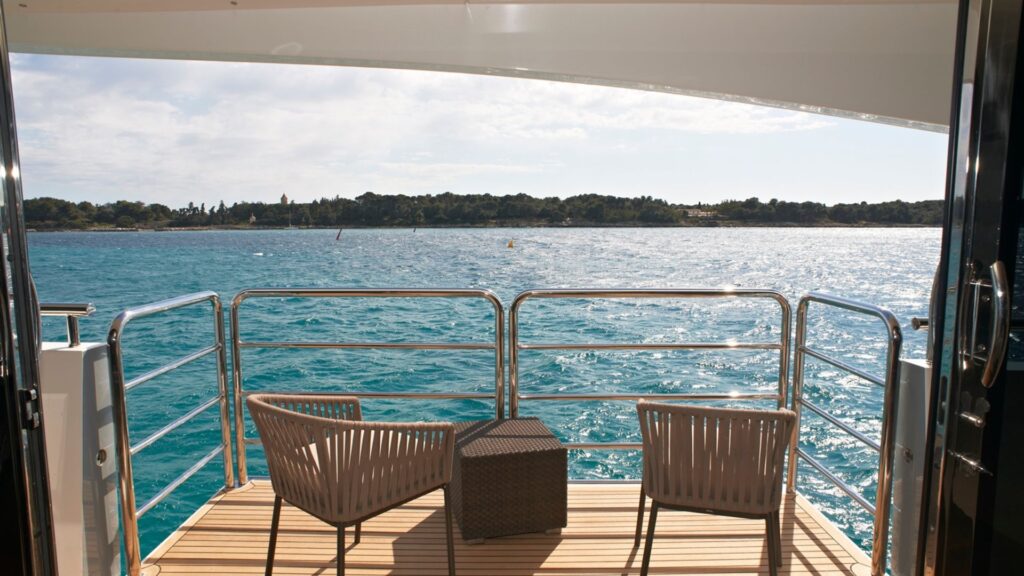yacht charter cabin (3)